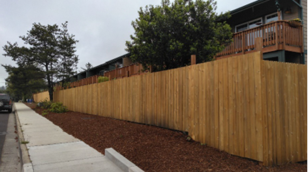 PC 21 38 MOD 01 - 32nd St Oak Commons Fence Modification