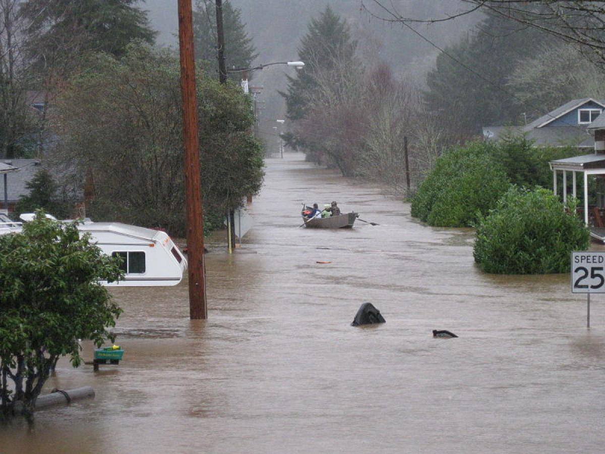Flooding - Mapleton, OR - Jan. 19, 2012 - Image Courtesy Smallman12q/ODOT