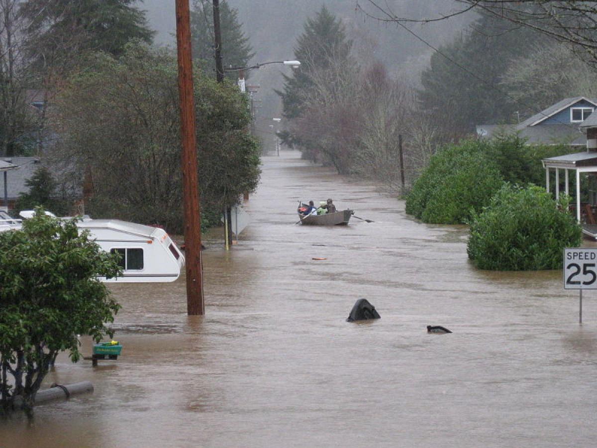Flooding - Mapleton, OR - Jan. 19, 2012 - Image Courtesy Smallman12q/ODOT Flooding - Mapleton, OR - Jan. 19, 2012 - Image Courtesy Smallman12q/ODOT